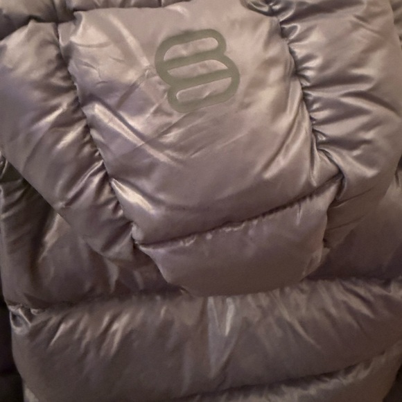 Aritzia super puff Shorty - Picture 5 of 11